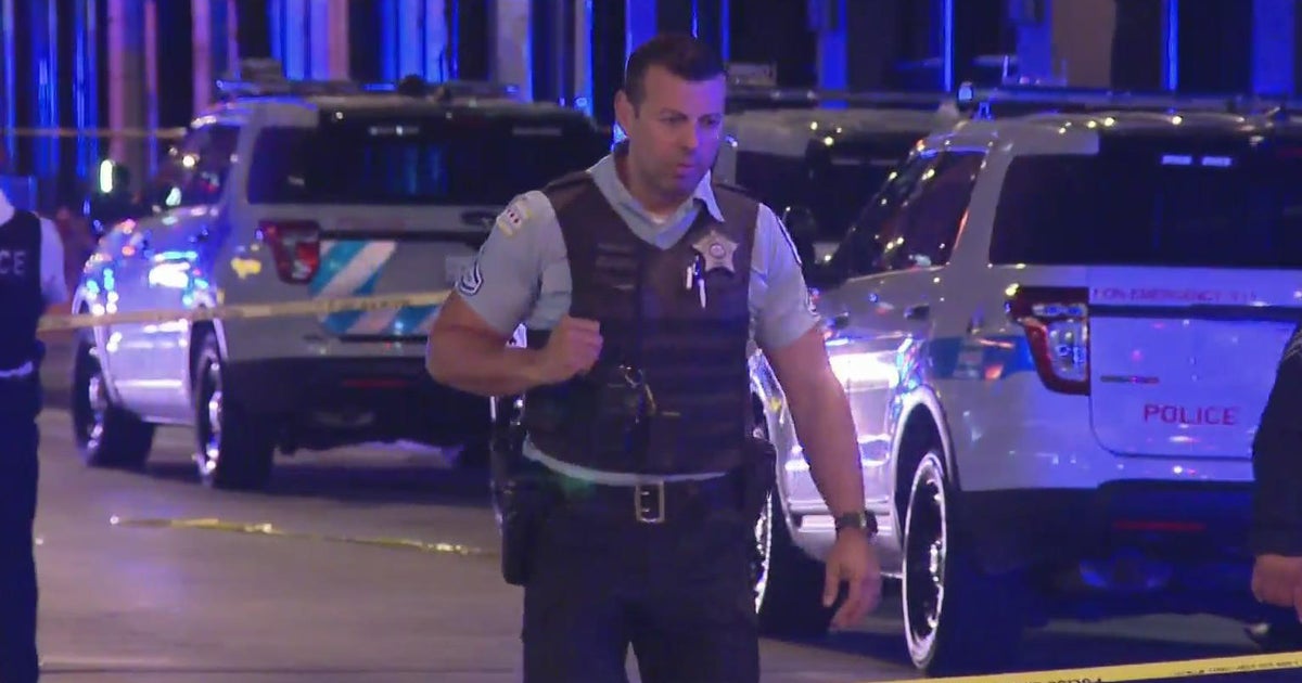 Police probe shooting that wounded three in River North - CBS Chicago