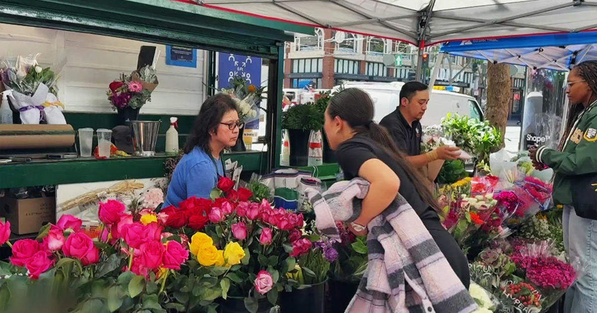 Flower seller in S.F. Union Square looks for Mother's Day business ...