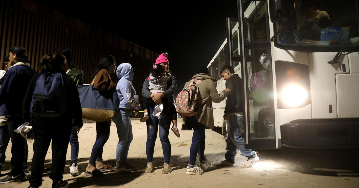 Migrant border crossings drop from 10,000 to 4,200 per day after end of Title 42