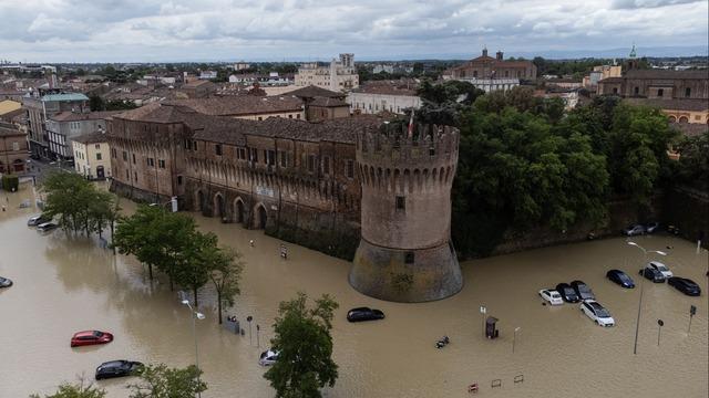 cbsn-fusion-deadly-italian-flooding-historic-droughts-thumbnail-1979430-640x360.jpg 