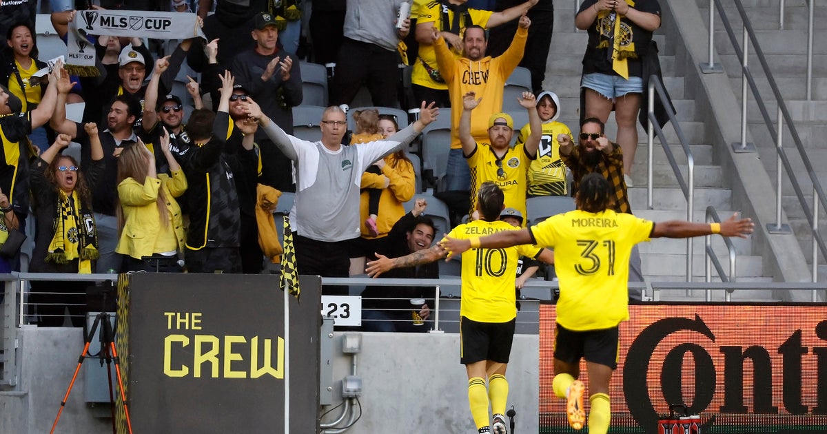 Zelarayán, Amundsen, Schulte lead Crew over Galaxy 2-0 - CBS Los Angeles