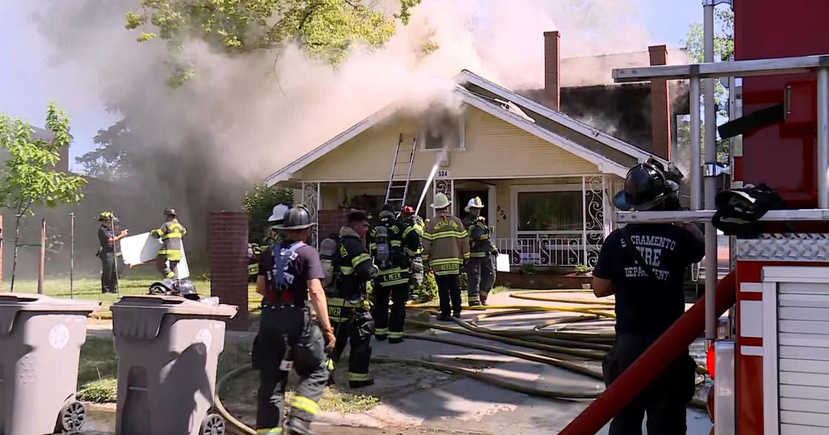 2 North Sacramento Homes Damaged In Fire - CBS Sacramento