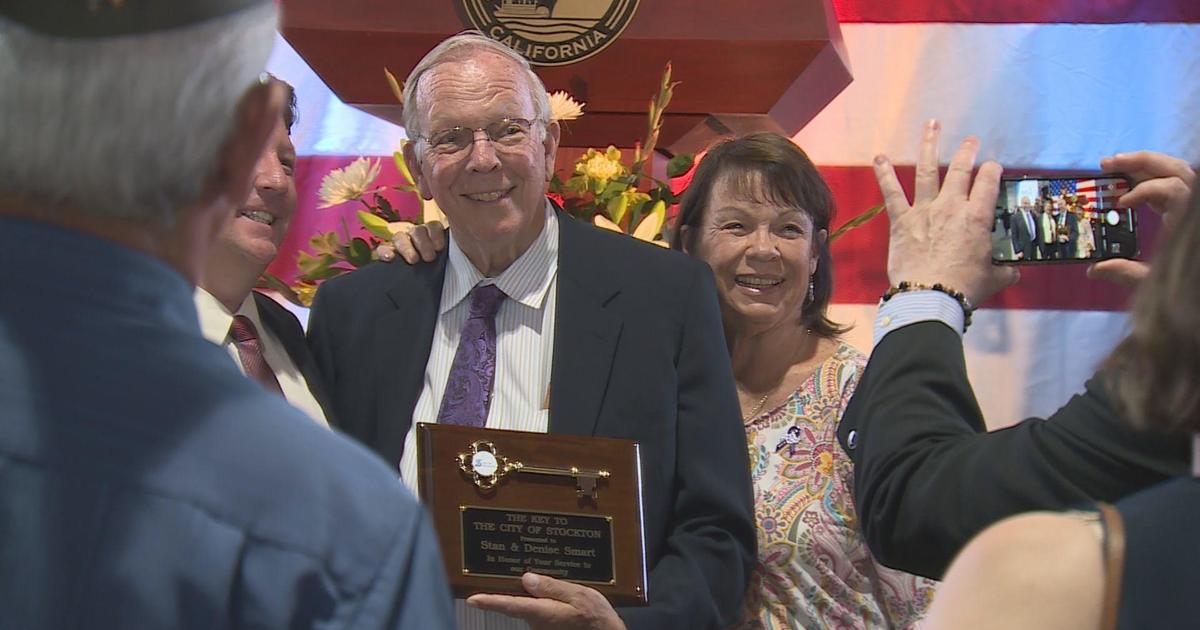 Stockton mayor gives parents of Kristin Smart key to the city