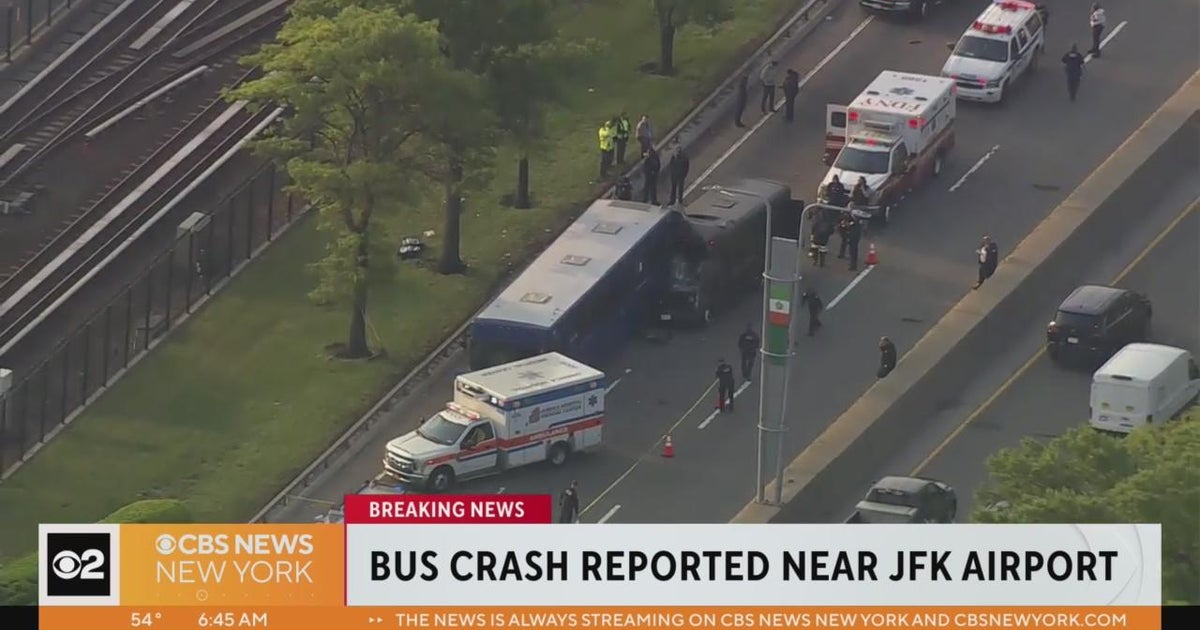 Bus crash shuts down Van Wyck near JFK Airport - CBS New York