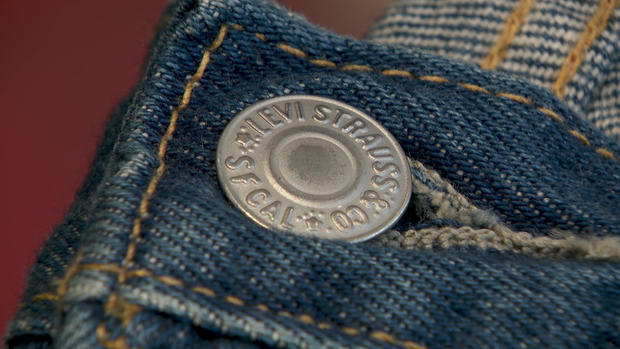 levis-jeans-button-wide.jpg 