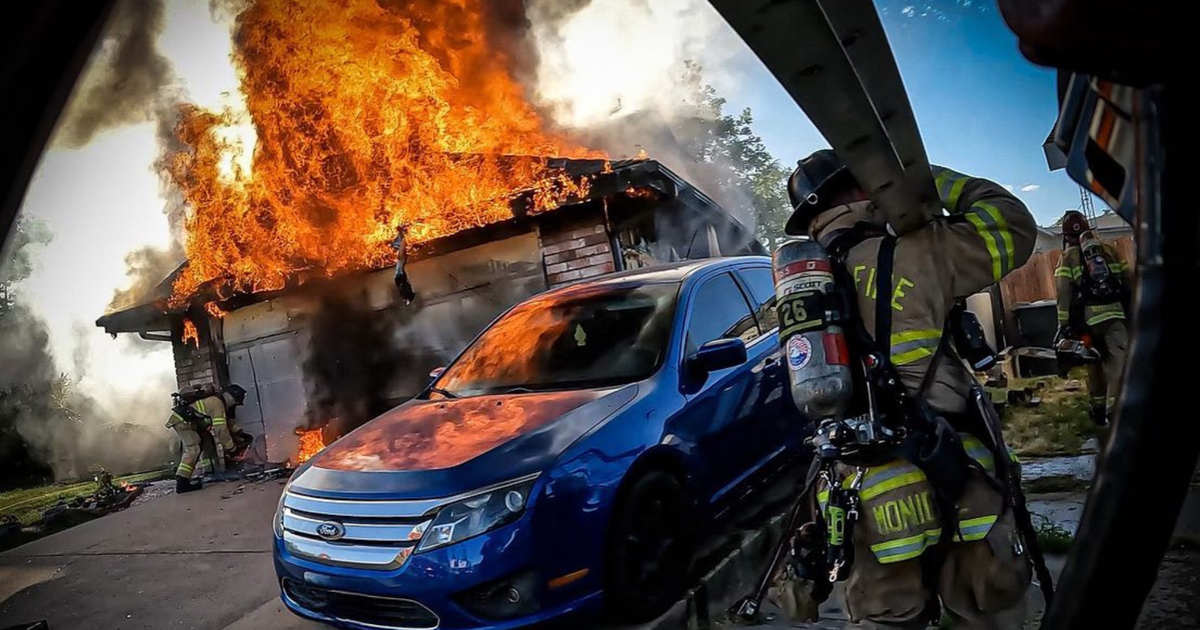 PHOTOS: Firefighters put out blaze at North Highlands home