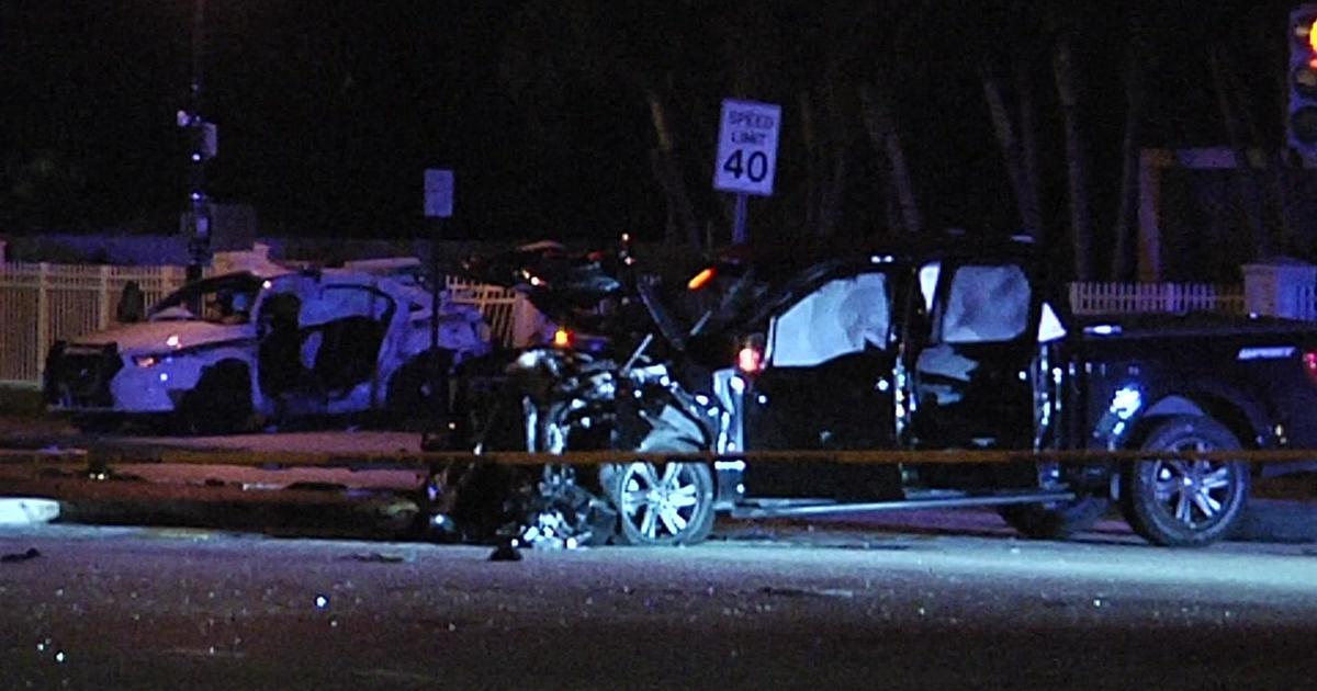 Miami-Dade police officer airlifted to hospital following Miami Lakes crash