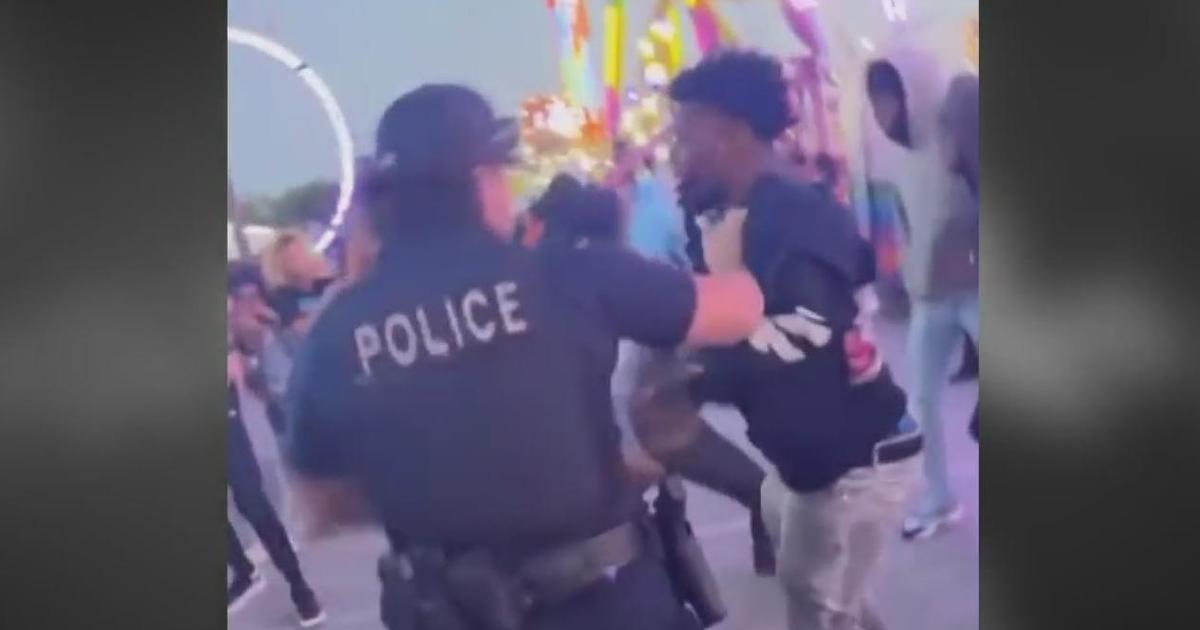 Tinley Park carnival shut down after flash mob of 400 teens takes over - CBS News