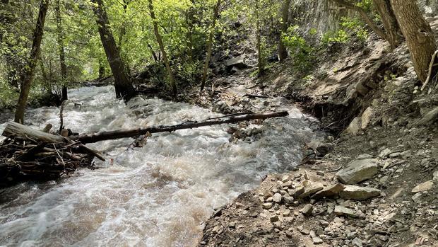 hanging-lake-water-on-trail-above-bridge-2-5-22-23-usfs-photo-copy.jpg 