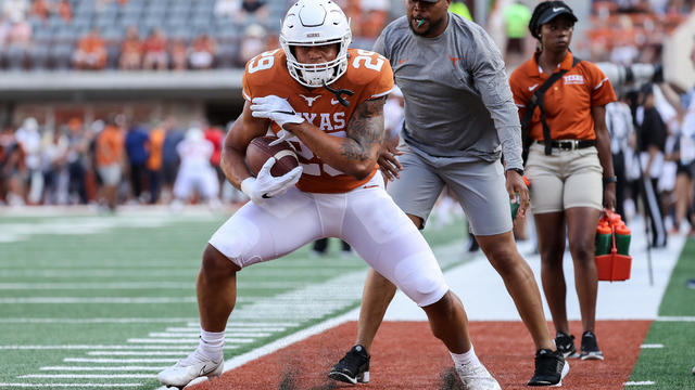Jaden Hullaby warms up with Texas Longhorns in 2022 