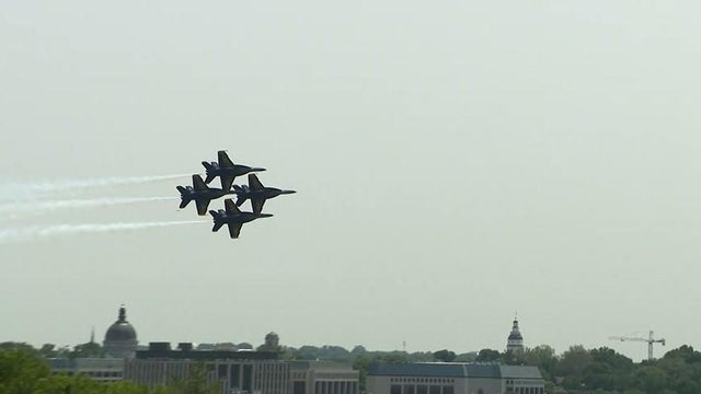 Blue Angels Jets in Flight 