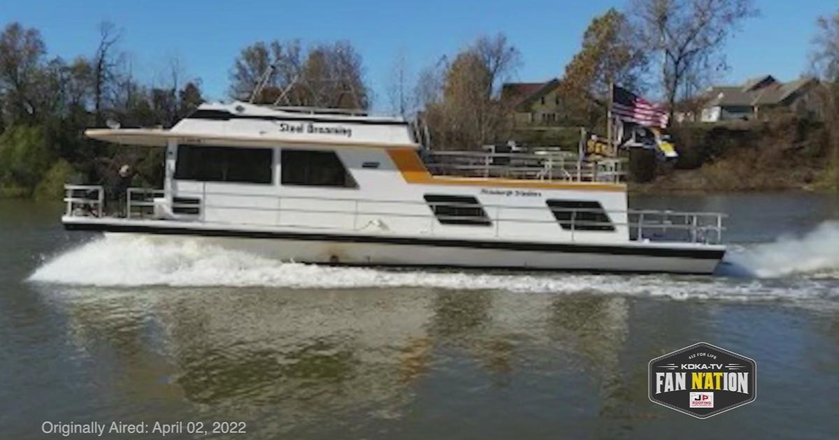 This Steelers schooner sails the waves of the Mississippi River