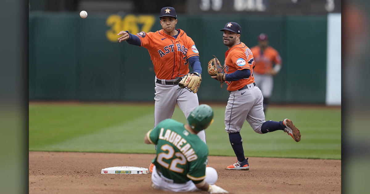 Altuve slam in 10th lifts Astros over Rangers on Baker B-day