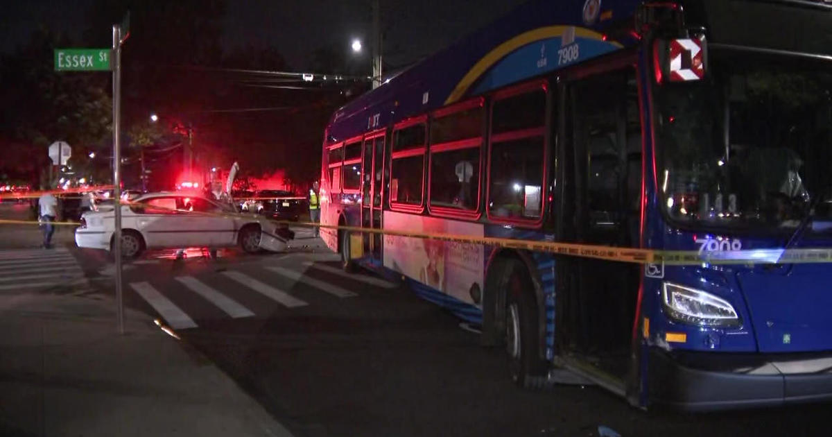 Multiple people injured in MTA bus crash in Brooklyn
