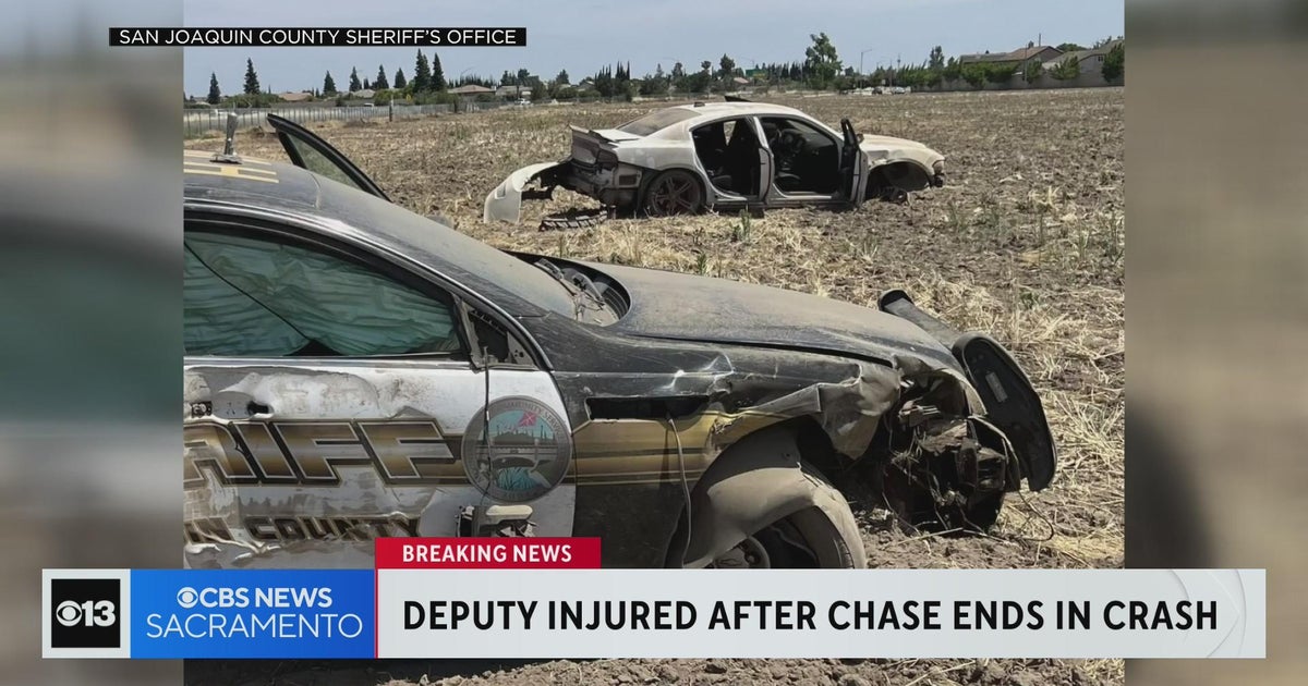 Deputy injured after chase ends in crash in Manteca