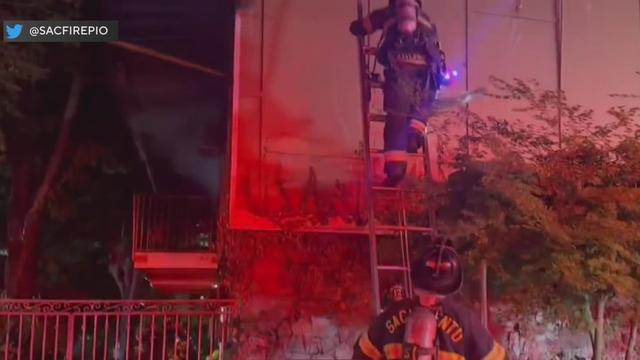 At least 2 people were displaced in an apartment complex fire in Sacramento 