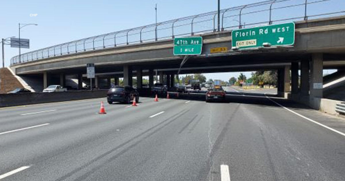 Big rig hits sign on Highway 99 in south Sacramento; several northbound lanes closed