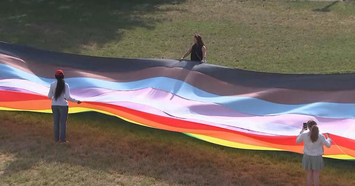 World's largest bounce house opening in Philadelphia Friday - CBS