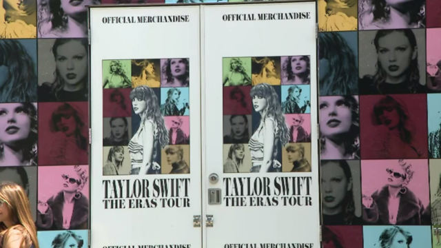taylor-swift-at-soldier-field.png 