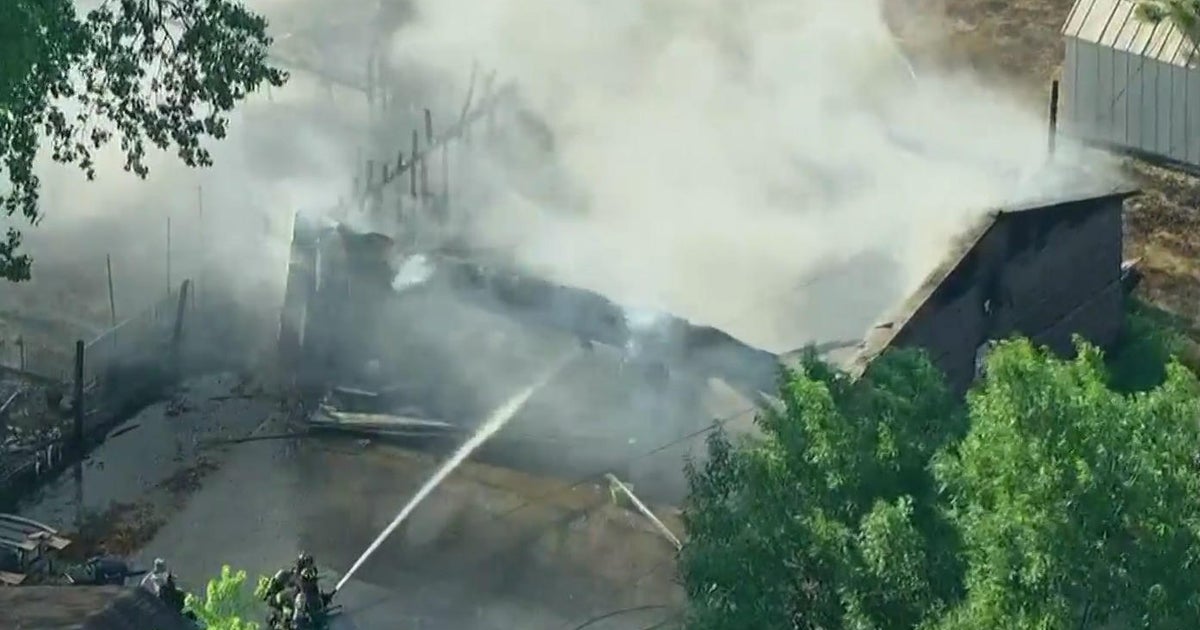 Fire destroys large garage in Aurora - CBS Chicago