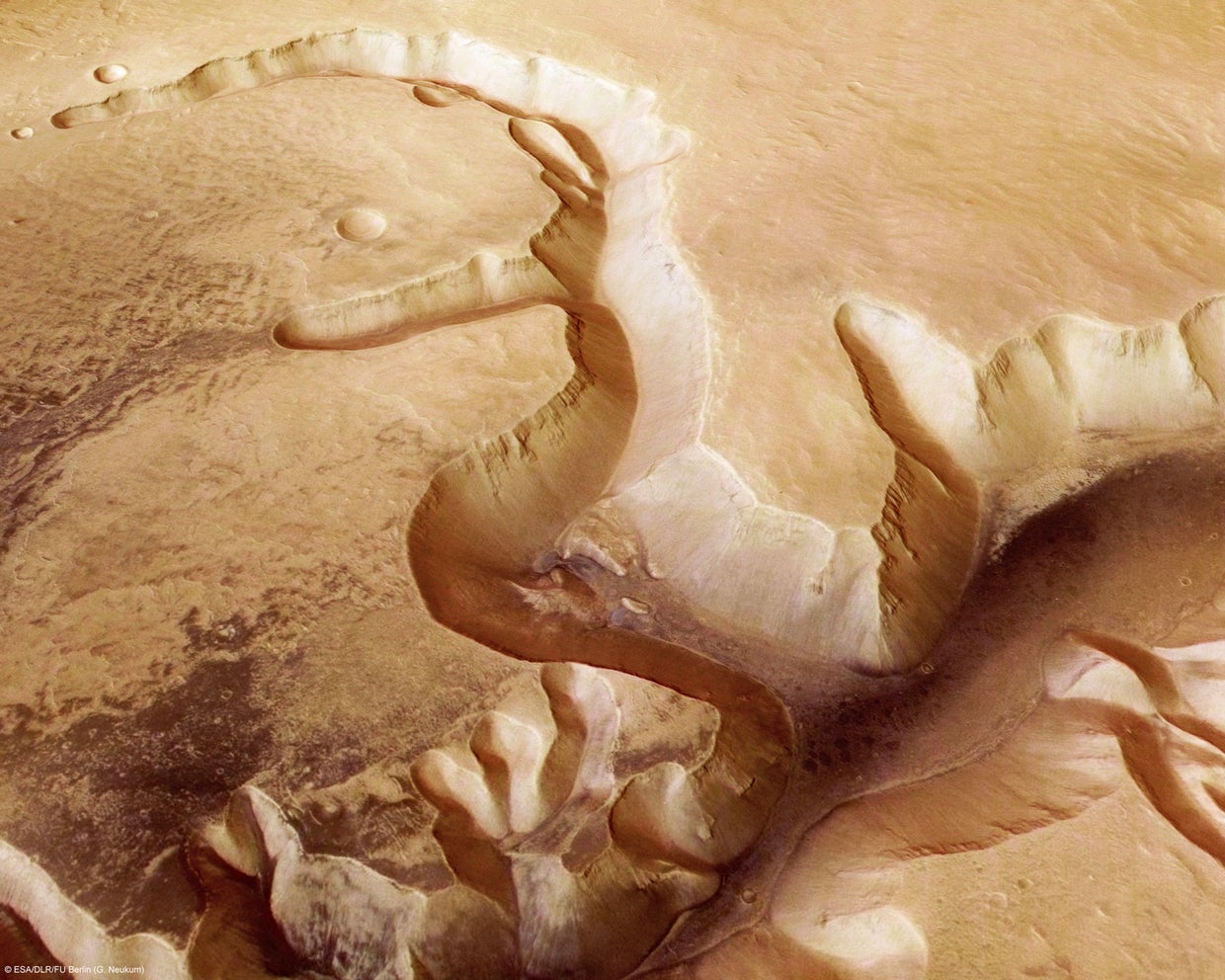ESA's Mars Express Returns Images Of Echus Chasma 
