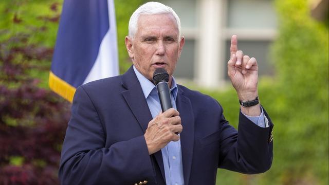 cbsn-fusion-justice-department-closes-pence-classified-documents-case-with-no-charges-thumbnail-2020072-640x360.jpg 