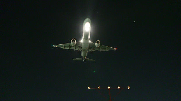 fedex-plane-in-flight.jpg 