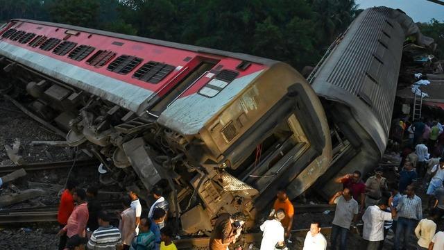 cbsn-fusion-answers-demanded-after-275-killed-in-indian-train-crash-thumbnail-2023757-640x360.jpg 