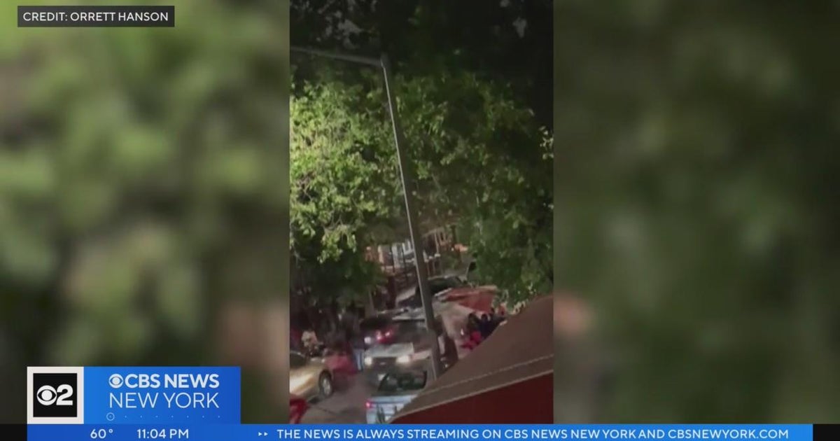 6 injured in wrong-way crash in Brooklyn; driver charged - CBS New York