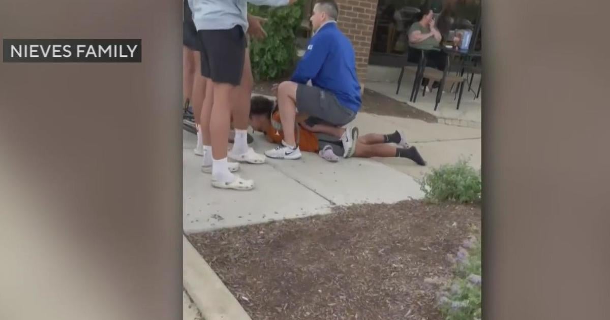 Teen, falsely accused stealing trial CPD officer pinning him - CBS Chicago