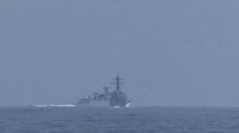 Chinese warship cuts off U.S. Navy vessel 