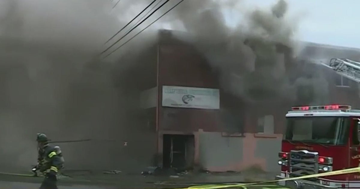 Large fire engulfs old commercial building in Sacramento