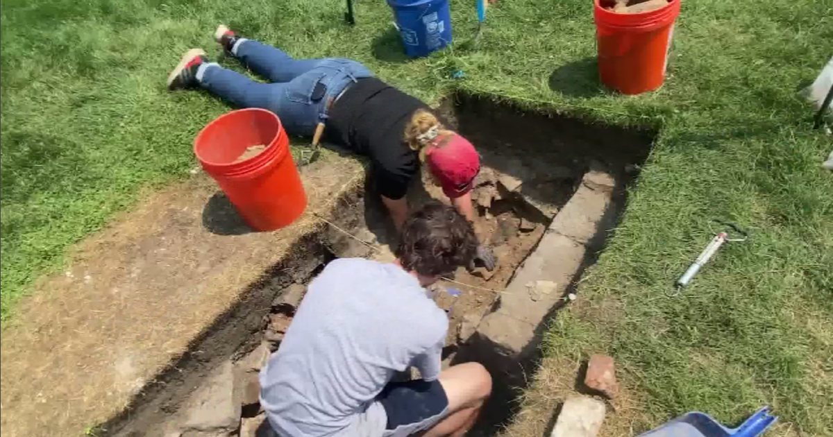 Archaeology students dig up lessons about Chicago's past at IIT - Vimarsana News