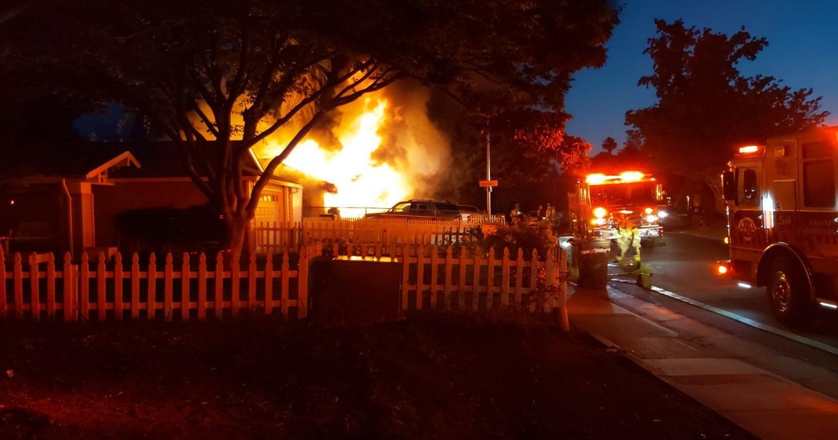 Garage fire in Rancho Cordova displaces 2