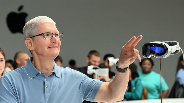 Tim Cook with Apple Vision Pro 