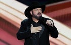 Garth Brooks speaks at the CMA awards 