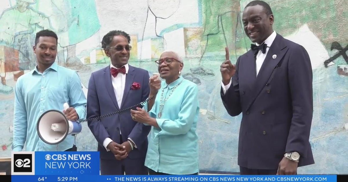 Harlem city council candidates endorse each other - CBS New York