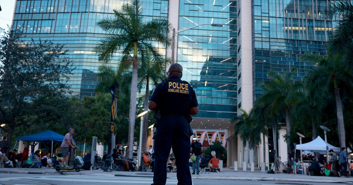Miami police prepare for protesters outside courthouse where Trump is being arraigned