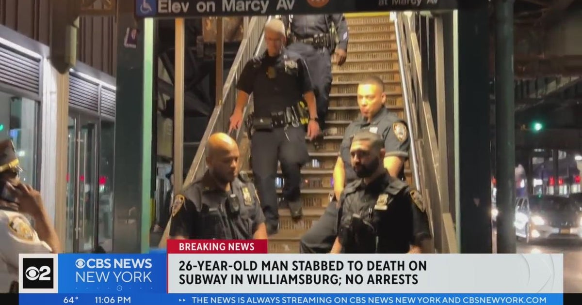 26-year-old man stabbed to death on J train in Williamsburg - CBS New York