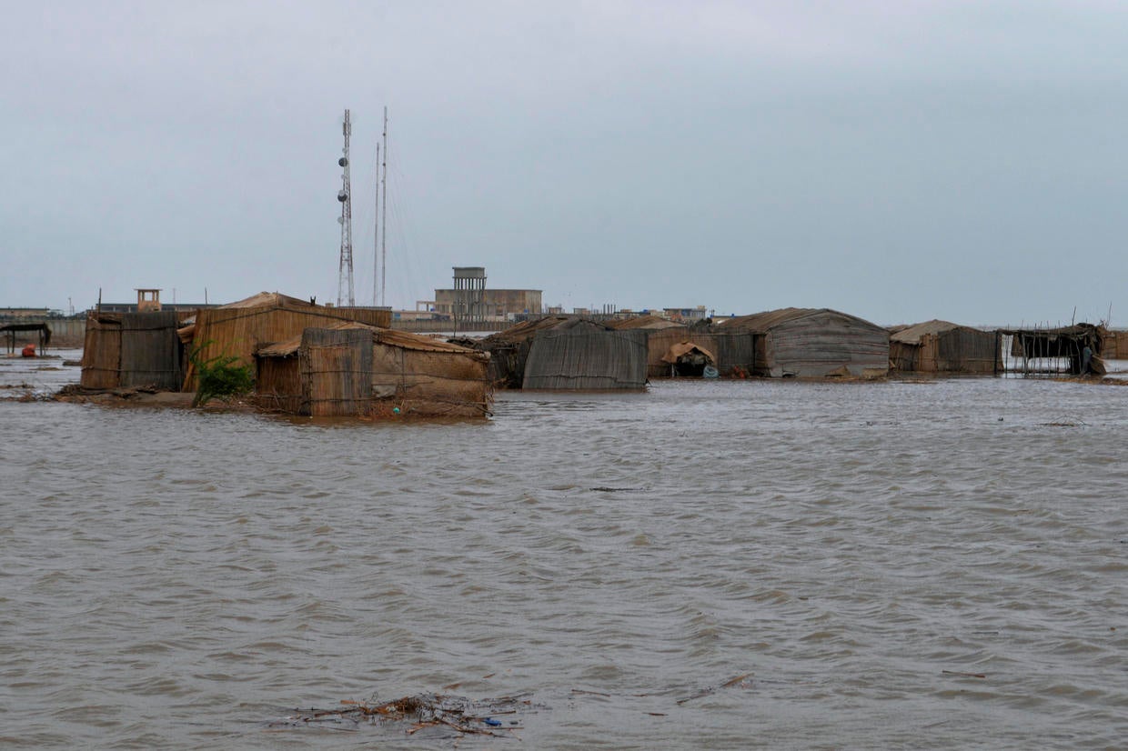 Cyclone Biparjoy Makes Landfall In India And Pakistan Packing Powerful ...