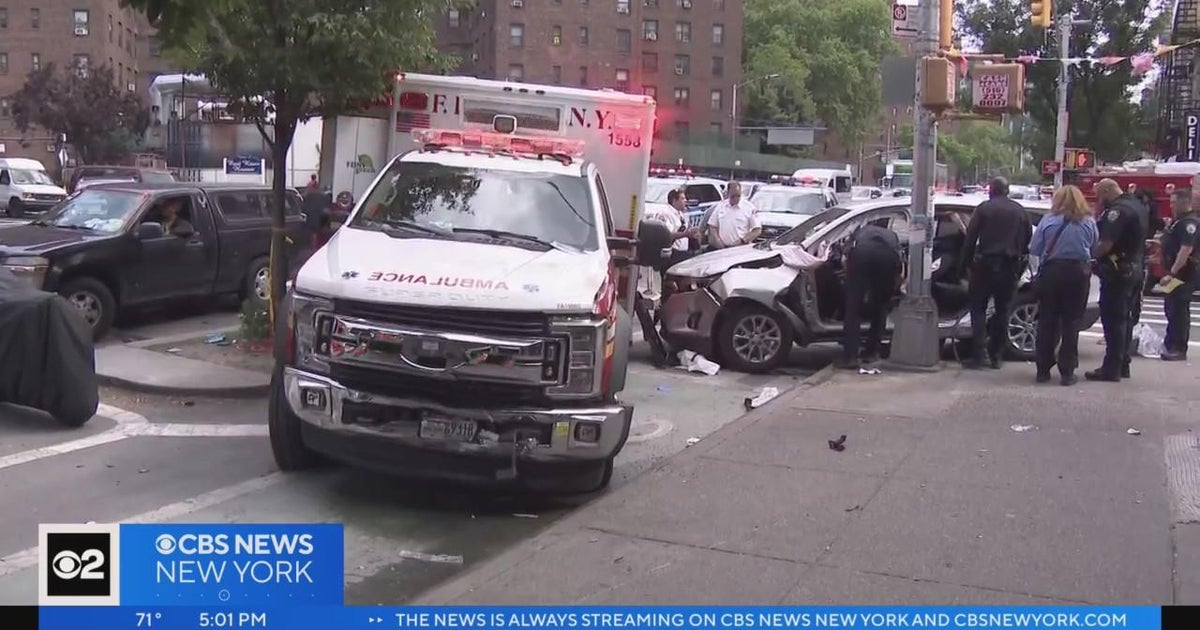 3 hurt in East Harlem car crash - CBS New York