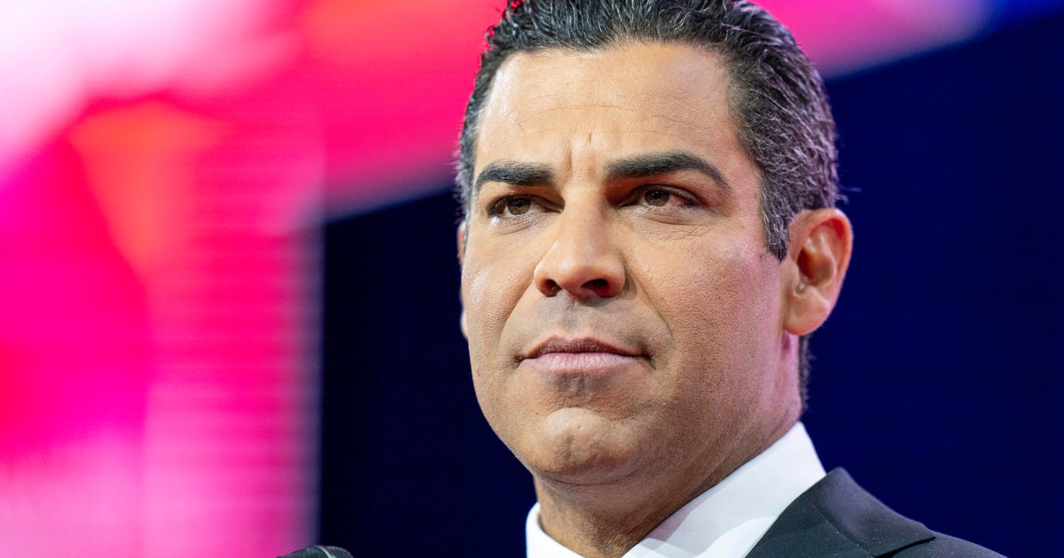 Miami Mayor Francis Suarez suspends his 2024 presidential bid soon after failing to qualify for discussion Miami Mayor Francis Suarez suspends his 2024 presidential bid soon after failing to qualify for discussion