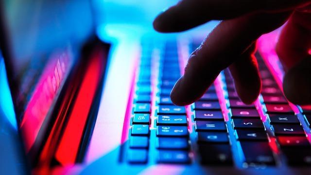cbsn-fusion-cybersecurity-expert-discusses-how-us-is-defending-against-russian-cyberattacks-thumbnail-950500-640x360.jpg 
