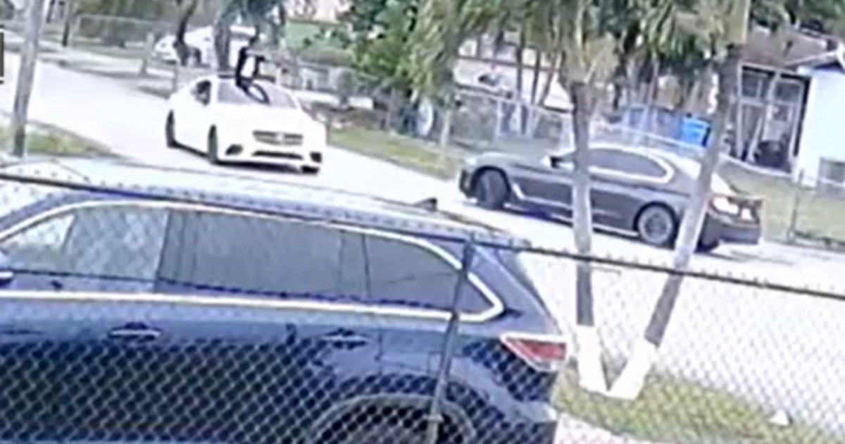 BSO: 3 injured in taking pictures as a result of sedan’s sunroof in West Park