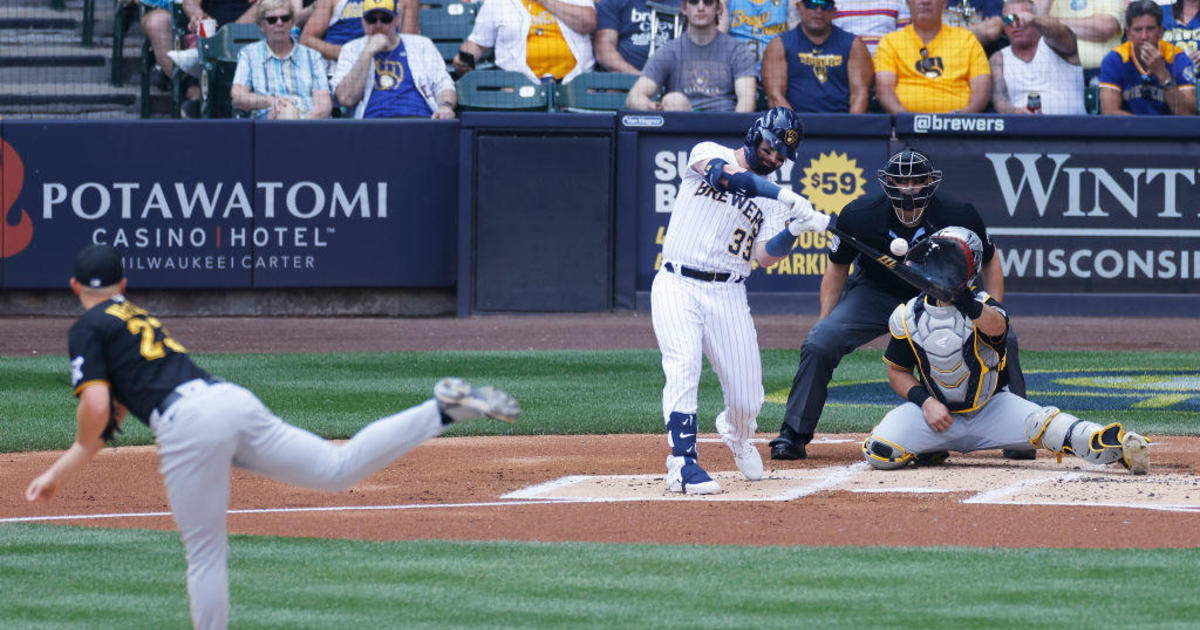 Rookie Peralta leads Brewers by Pirates 