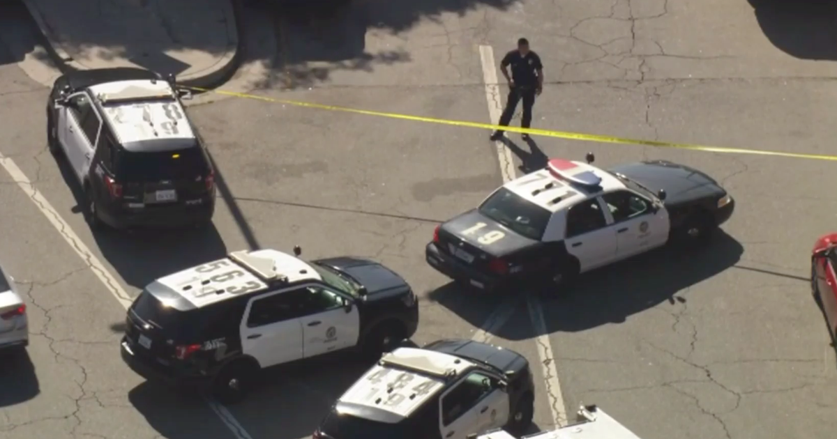 Police searching for suspect seen fleeing scene of North Hills shooting ...