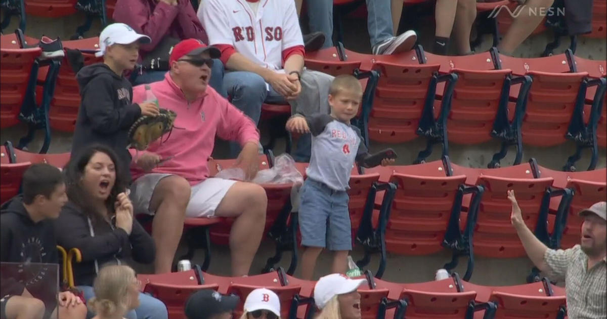 Young Red Sox fan throws gifted foul ball back at game - CBS Boston