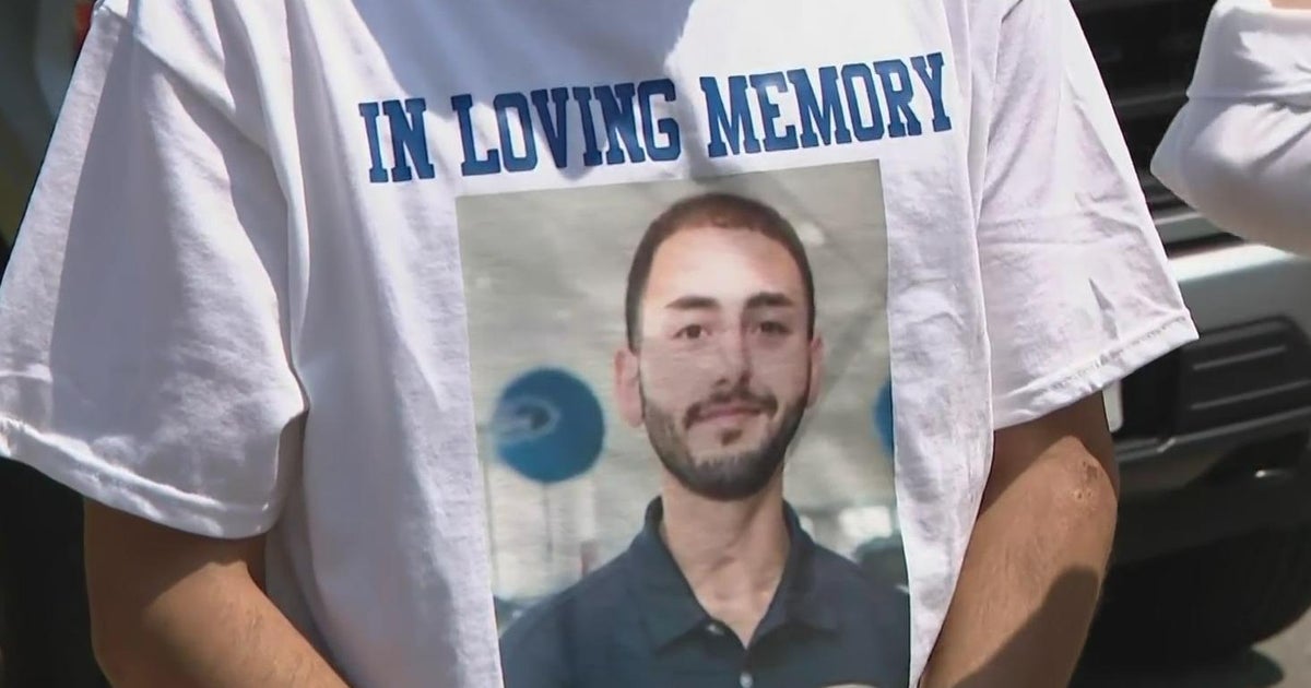 Family of man hit, killed by car in Oak Lawn call for justice - CBS Chicago