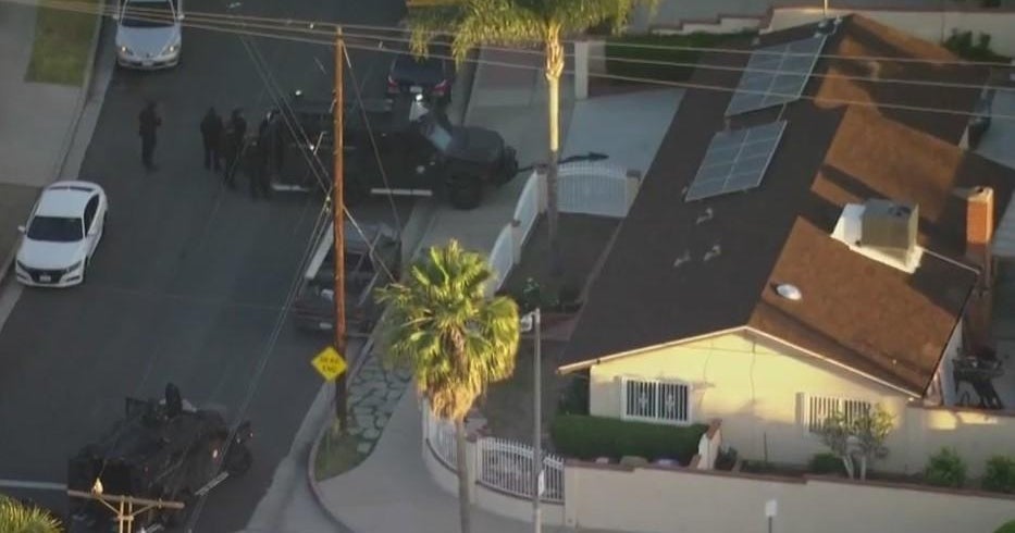 SWAT responds as man firing shots in Arleta home remains barricaded ...