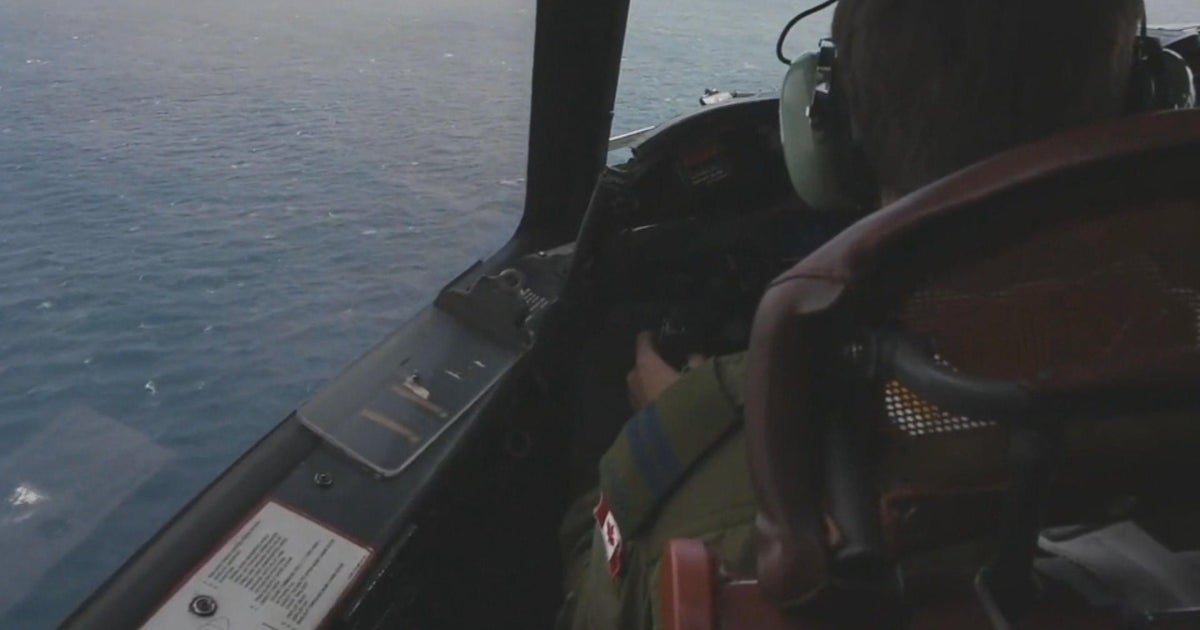 Crews trying to identify banging noises in search for missing submersible